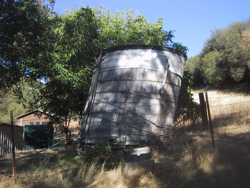01_old_water_tank.jpg